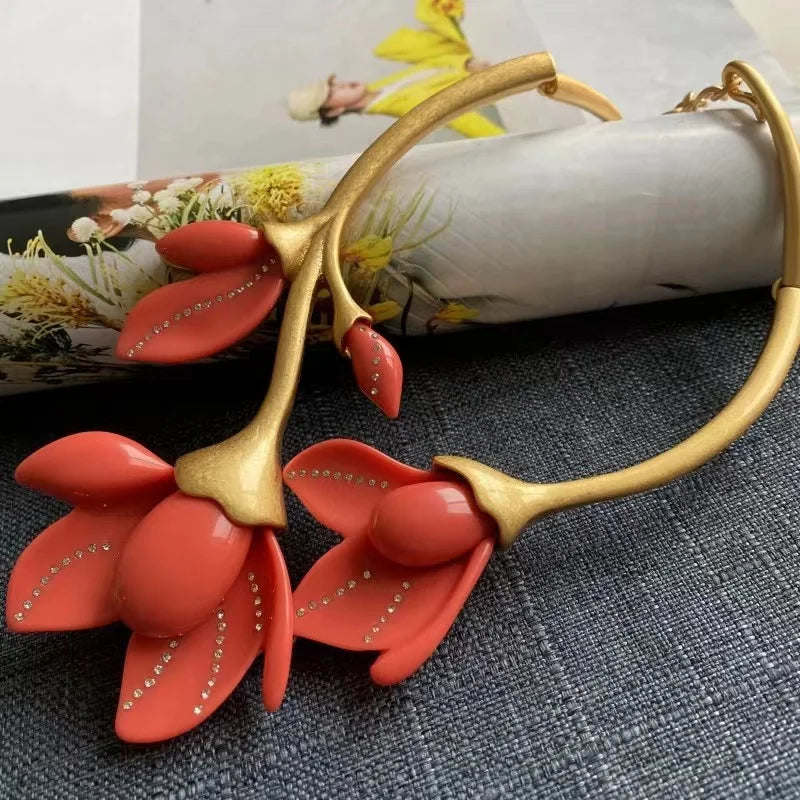 Elegant Magnolia Flower Jewelry Set - Gold-Plated Resin