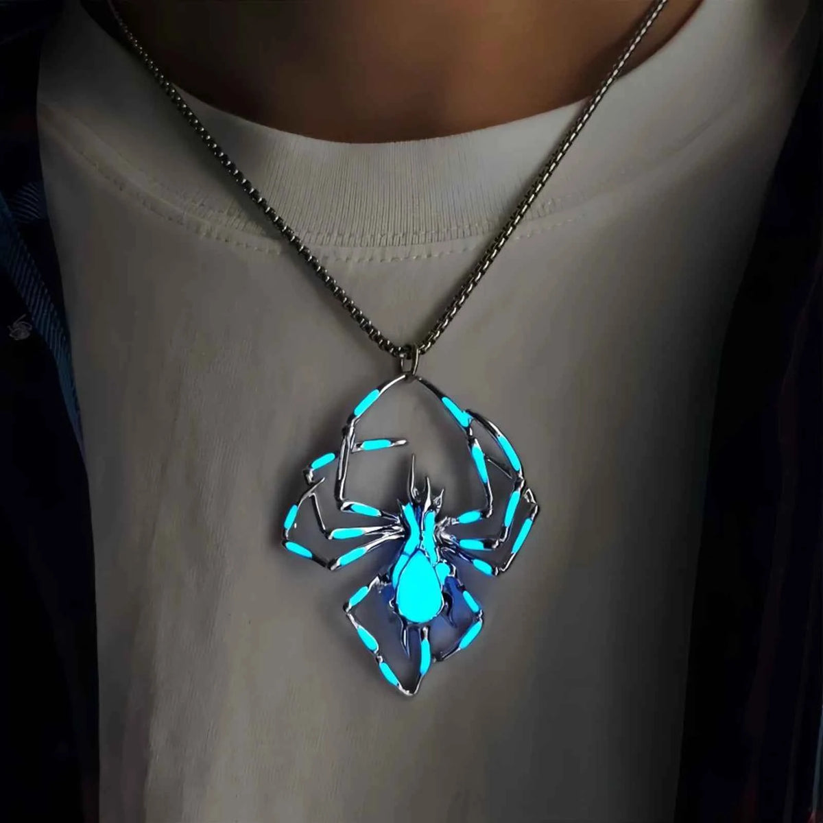 Gothic Glow Spider Pendant Necklace - Luminous Insect Jewelry