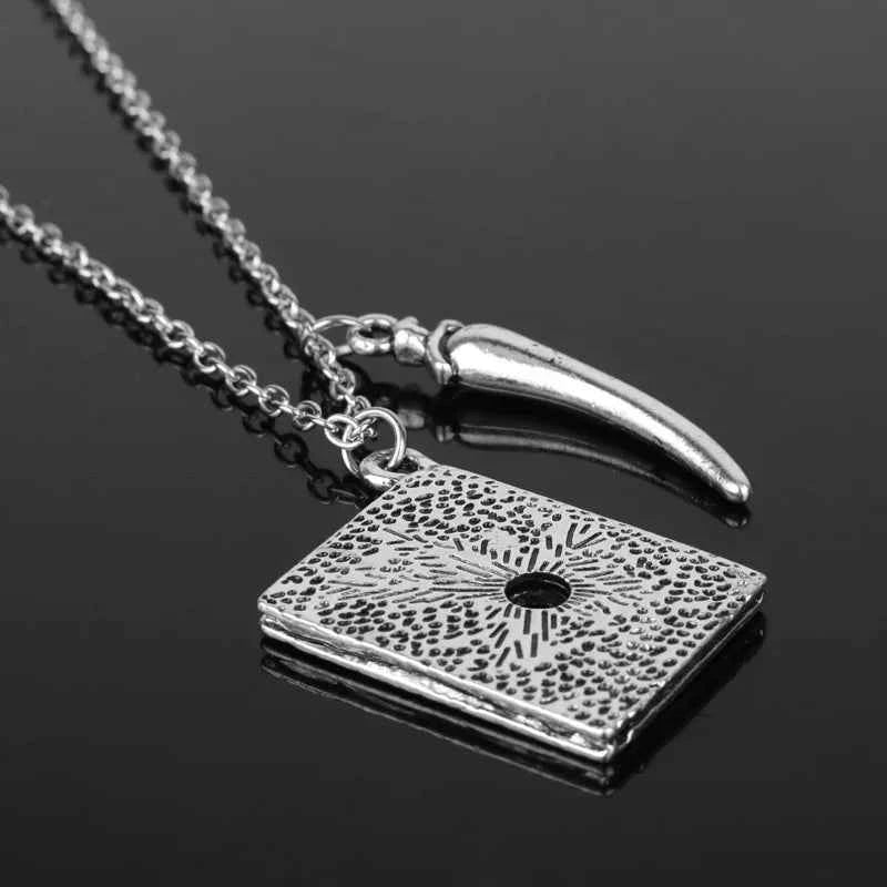 Premium Snake Tooth Pendant Necklace - Stylish Unisex Cosplay Jewelry