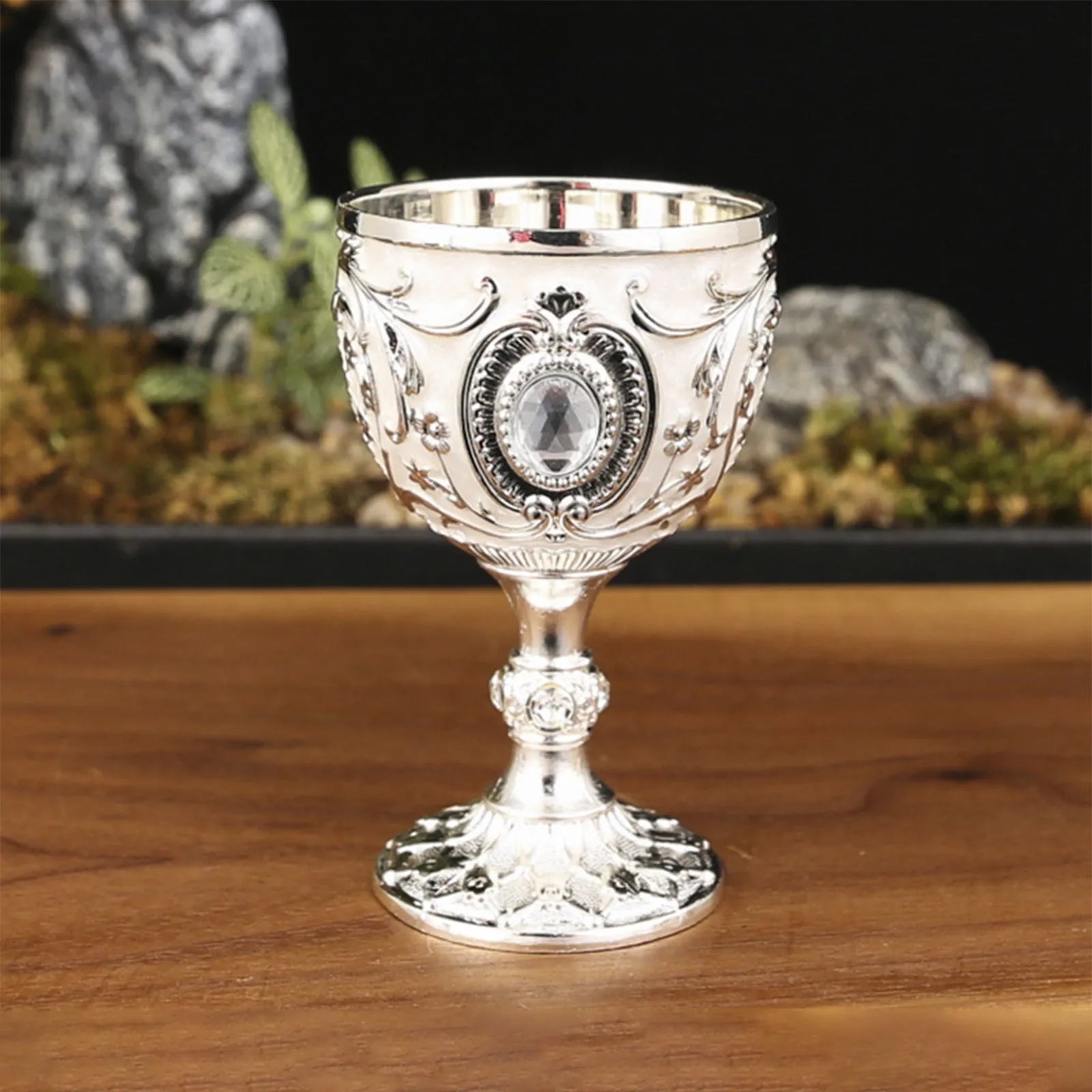 Elegant Retro Metal Wine Cup - Embossed Whiskey & Red Wine Glass