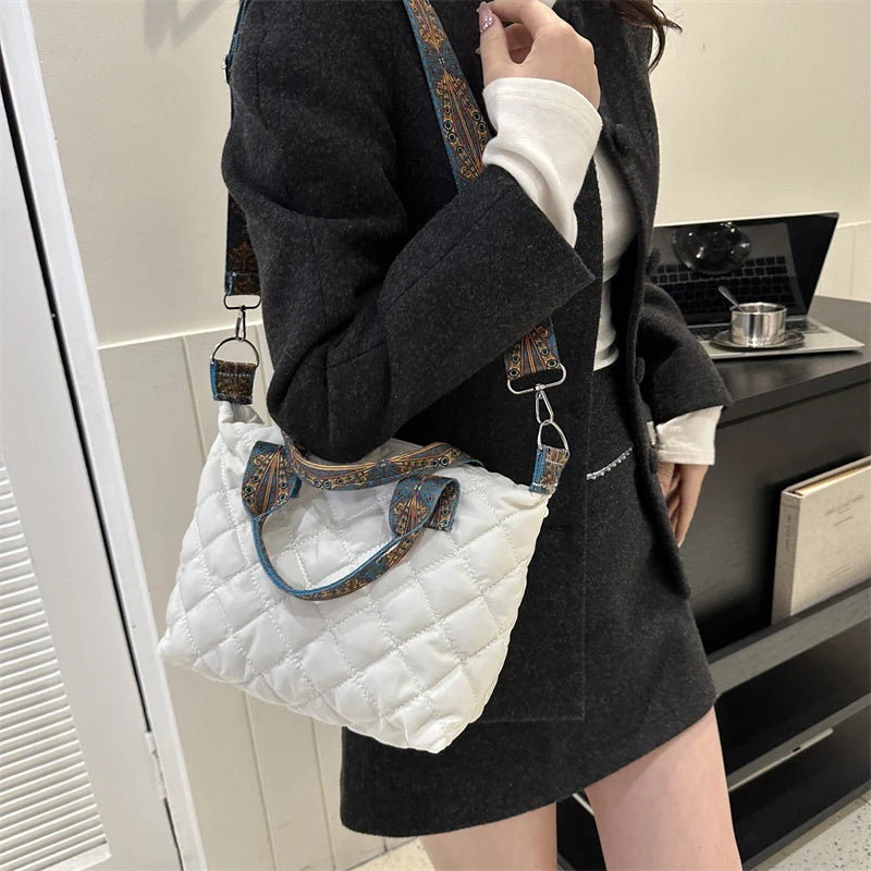 Elegant Rhombus Shoulder Bag - Spacious & Versatile