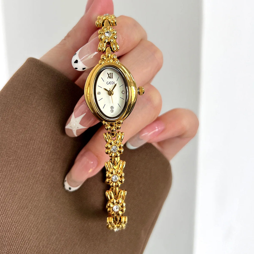 Elegant Retro Diamond Women's Watch - Exquisite Bracelet Design