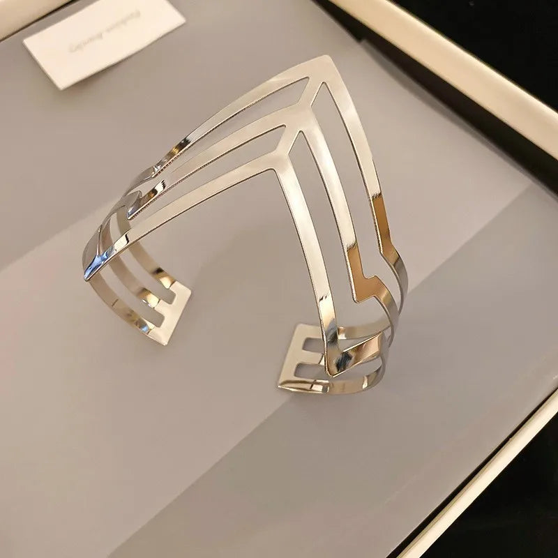 Elegant Luxury Wide Edge Bracelet - Personalized Temperament