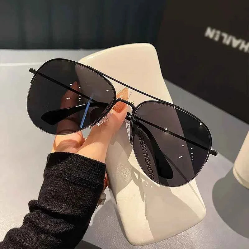 Luxury Men's Pilot Sunglasses - UV400 Polarized Driving Eyewear