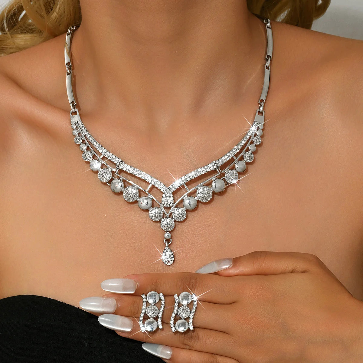 Elegant Luxury Jewelry Set - Necklace & Earrings