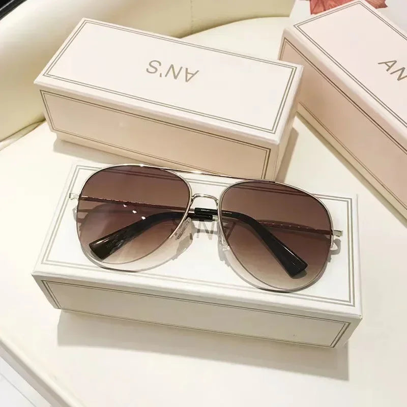 Luxury Men's Pilot Sunglasses - UV400 Polarized Driving Eyewear