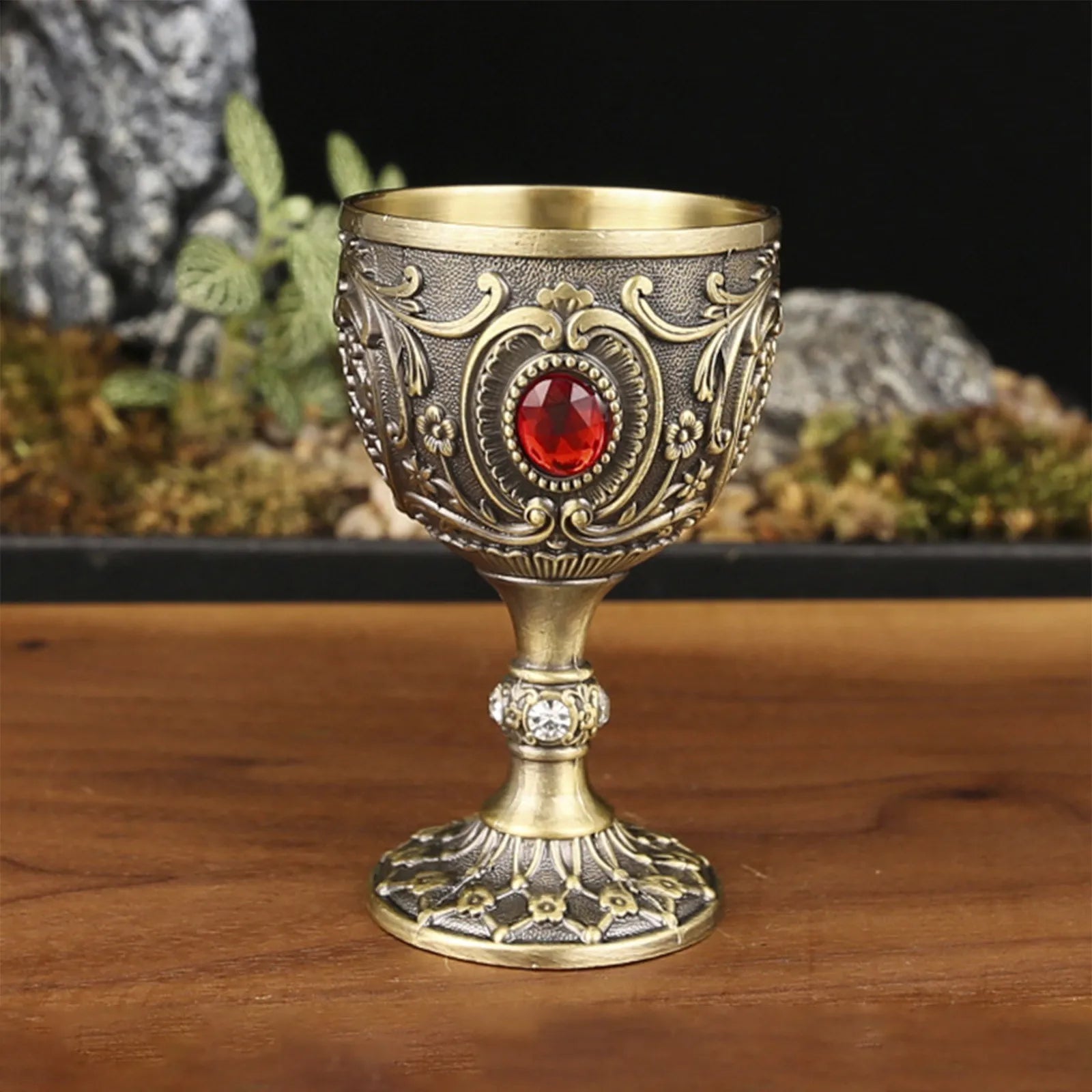 Elegant Retro Metal Wine Cup - Embossed Whiskey & Red Wine Glass