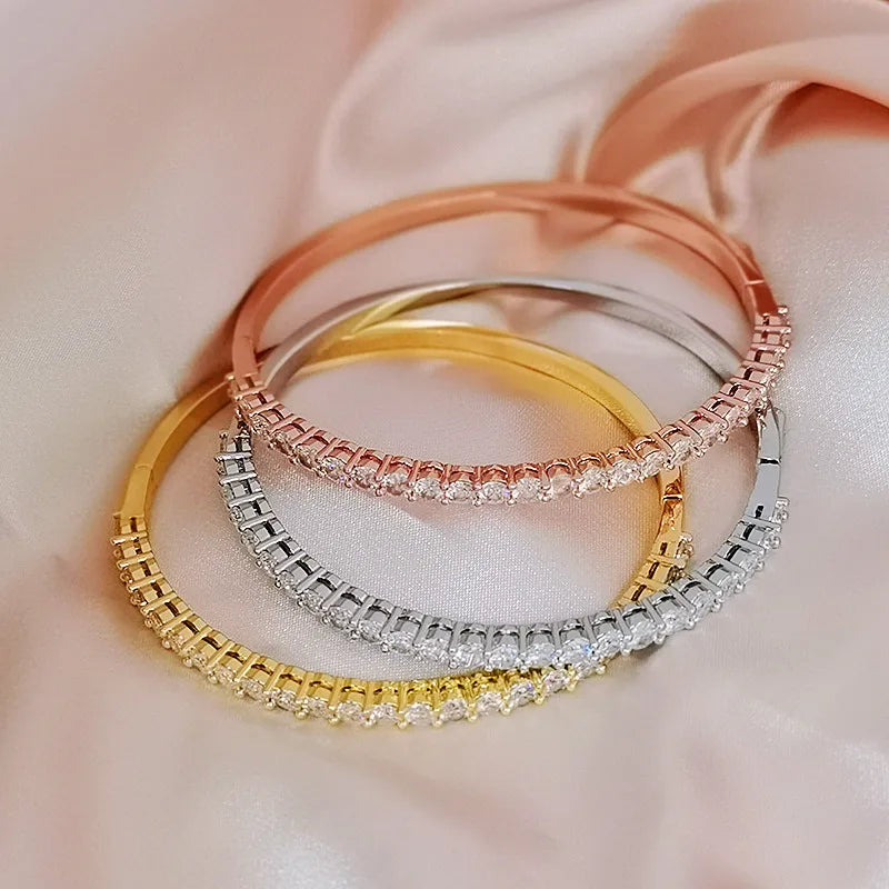 Elegant Luxury Cuff Bangle - 18K Gold Plated