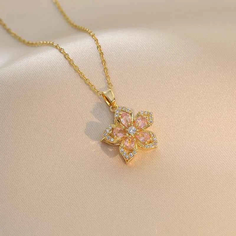 Elegant Spin Zircon Flower Pendant Necklace in Gold