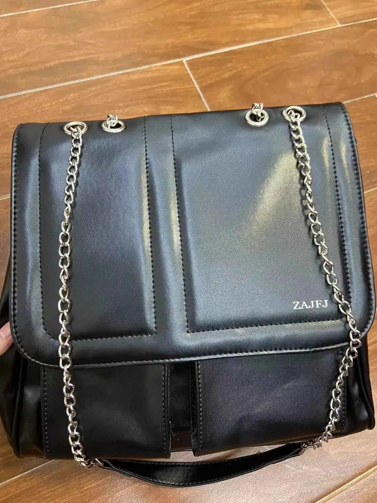 Elegant Black Leather Crossbody Bag - Large Capacity Vintage Style