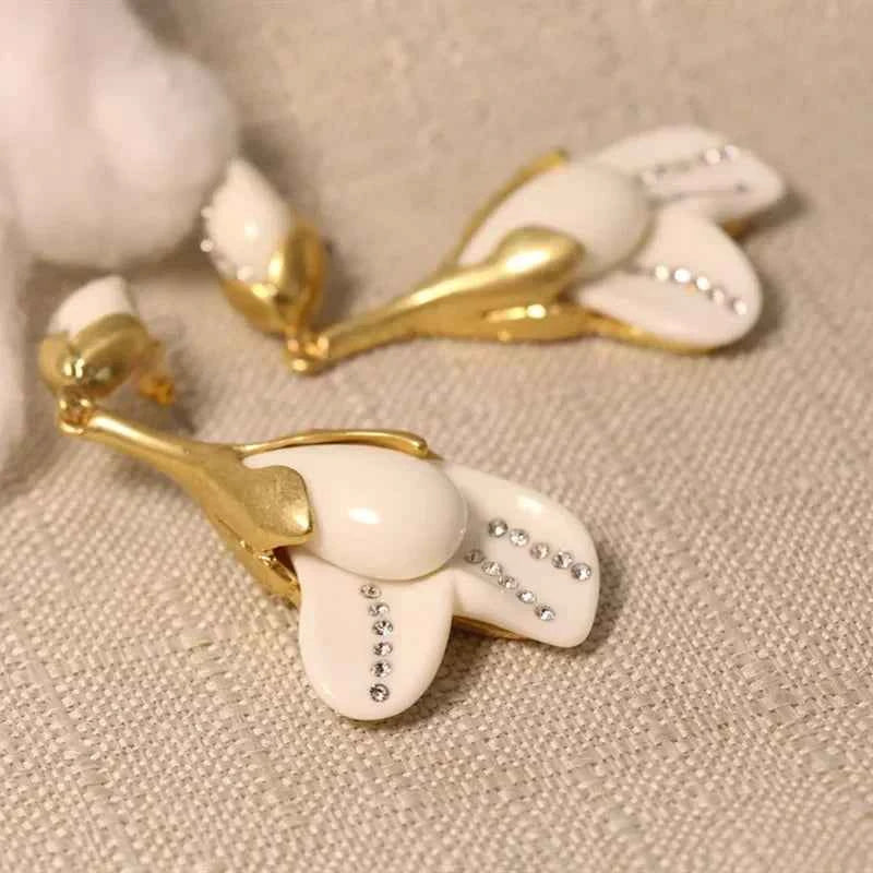Elegant Magnolia Flower Jewelry Set - Gold-Plated Resin