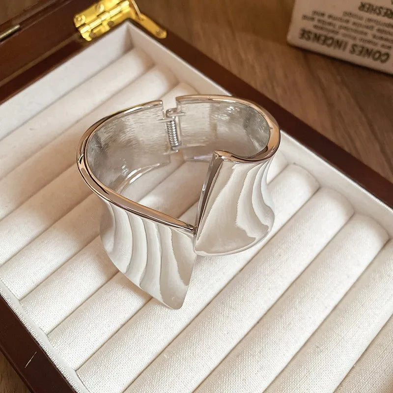 Elegant Luxury Wide Edge Bracelet - Personalized Temperament
