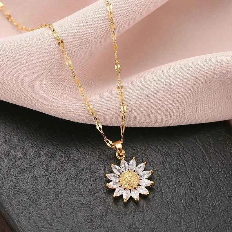 Elegant Gold Flower Necklace - Zirconia Light Luxury Pendant
