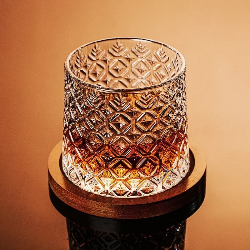 Elegant Crystal Whiskey Glass - Classic Tumbler Design