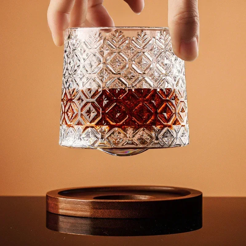 Elegant Crystal Whiskey Glass - Classic Tumbler Design