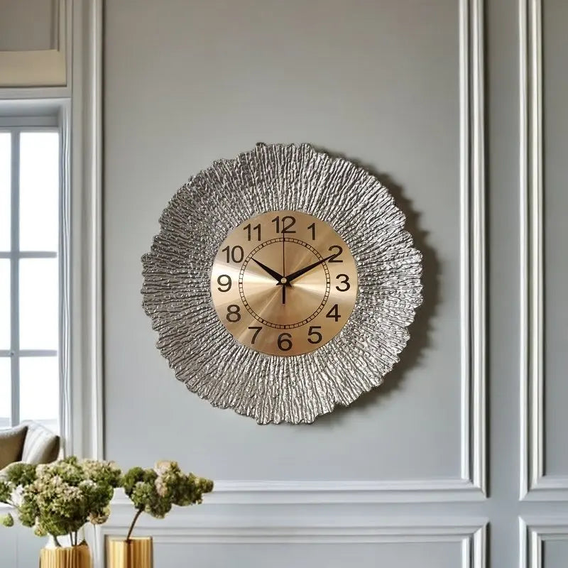 Elegant Luxury Metal Wall Clock - Modern Round Design