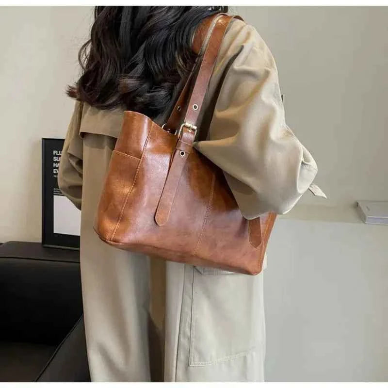 Luxury Chain Shoulder Bag - Elegant Minimalist Tote