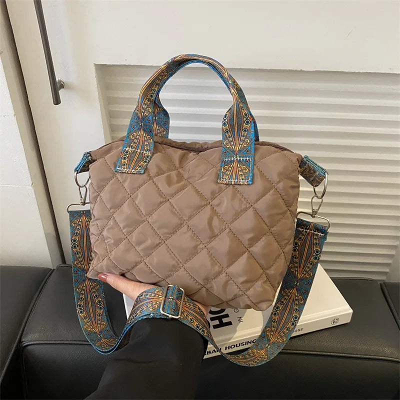 Elegant Rhombus Shoulder Bag - Spacious & Versatile