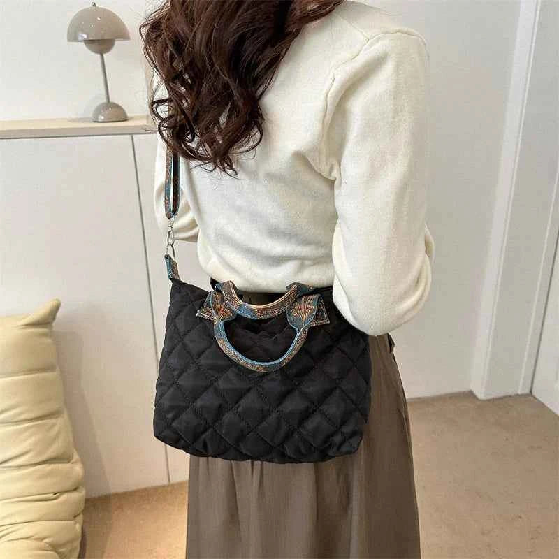 Elegant Rhombus Shoulder Bag - Spacious & Versatile