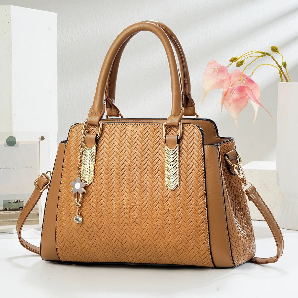 Elegant Commuter Bag - Large Capacity Single Shoulder Style