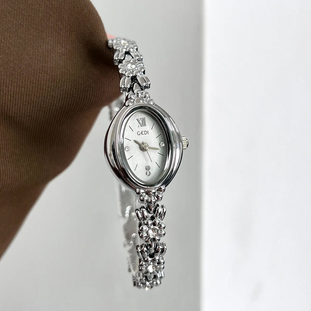Elegant Retro Diamond Women's Watch - Exquisite Bracelet Design