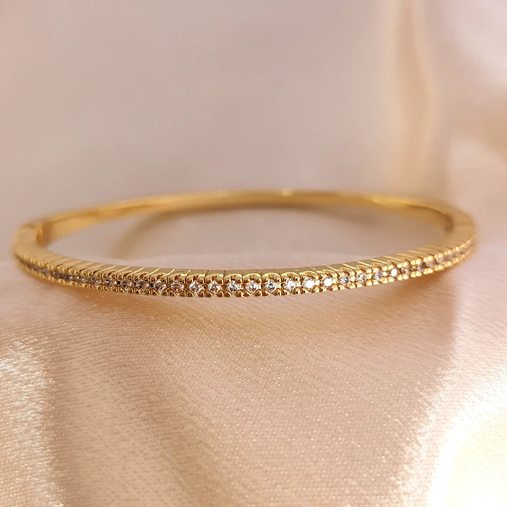 Elegant Luxury Cuff Bangle - 18K Gold Plated