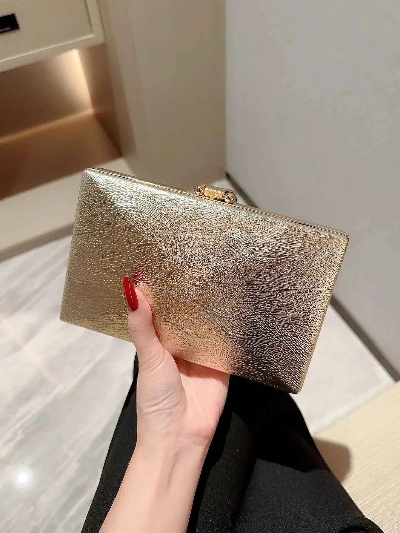 Elegant Gold Evening Clutch - Leaf Buckle Box Bag