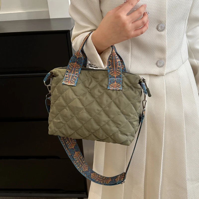 Elegant Rhombus Shoulder Bag - Spacious & Versatile