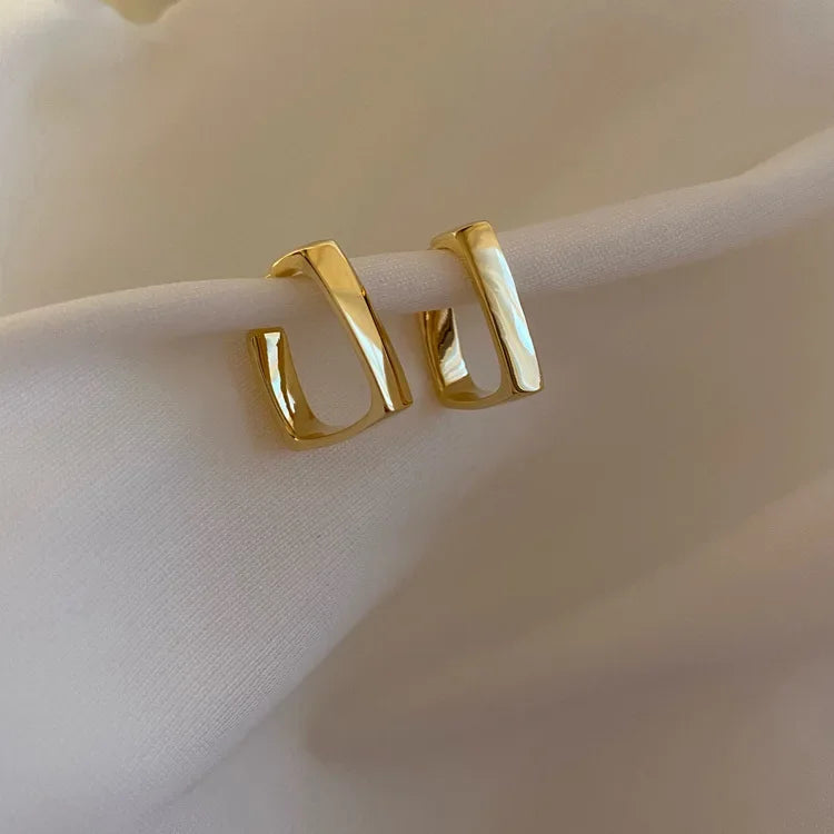 Elegant Geometric Hoop Earrings - Modern Irregular Circle Jewelry