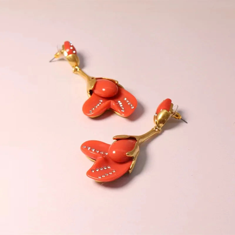 Elegant Magnolia Flower Jewelry Set - Gold-Plated Resin