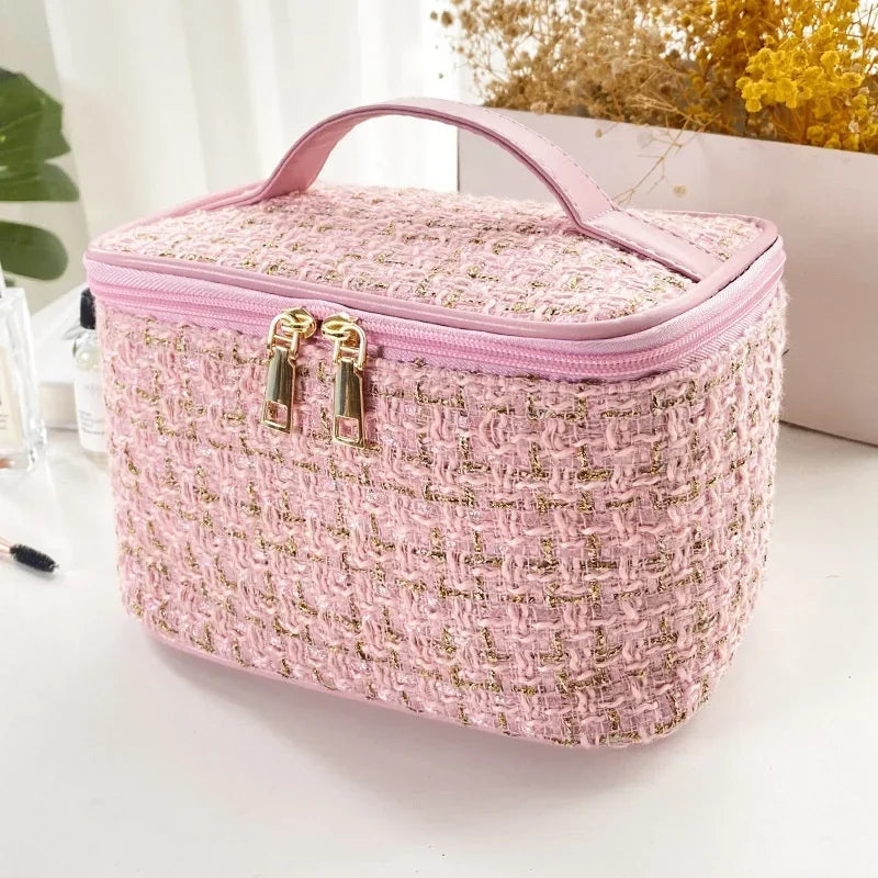 Elegant Knitted Makeup Bag - Portable Cosmetic Organizer