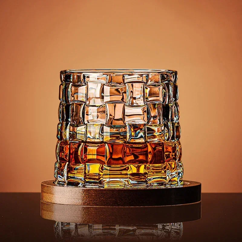 Elegant Crystal Whiskey Glass - Classic Tumbler Design