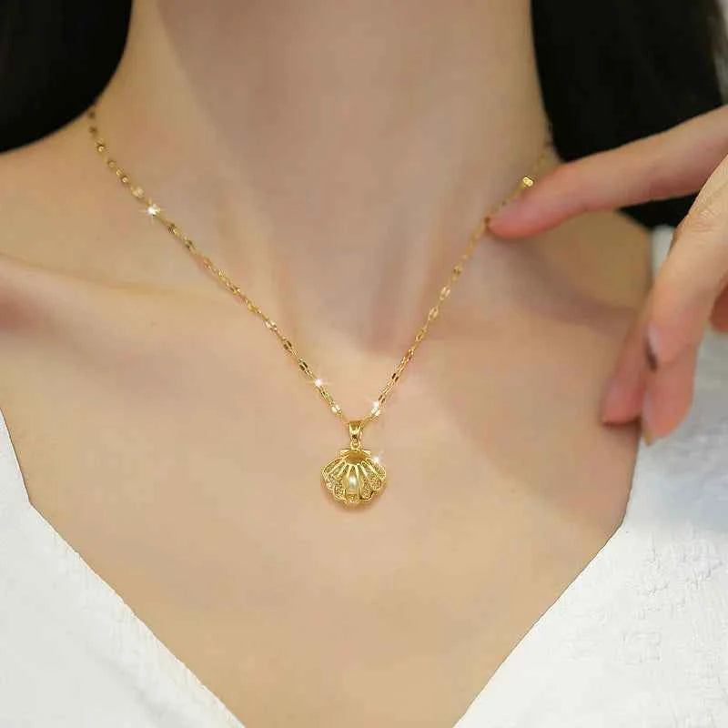 Elegant French Hollow Shell Pearl Necklace - Stainless Steel