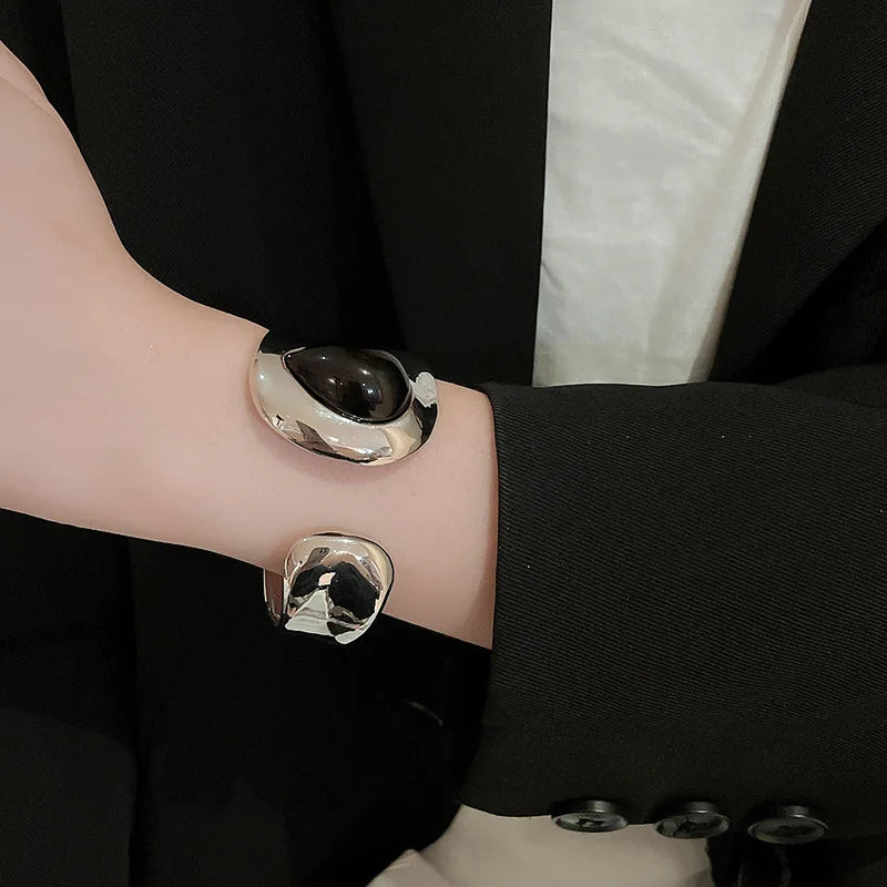 Elegant Luxury Wide Edge Bracelet - Personalized Temperament