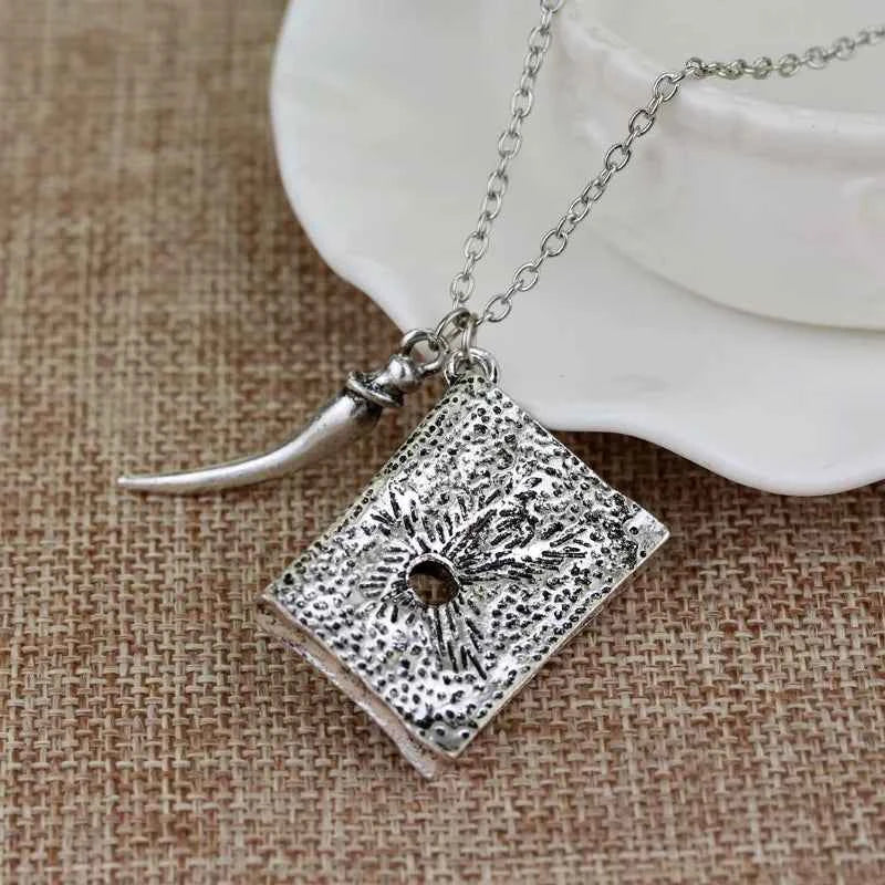 Premium Snake Tooth Pendant Necklace - Stylish Unisex Cosplay Jewelry