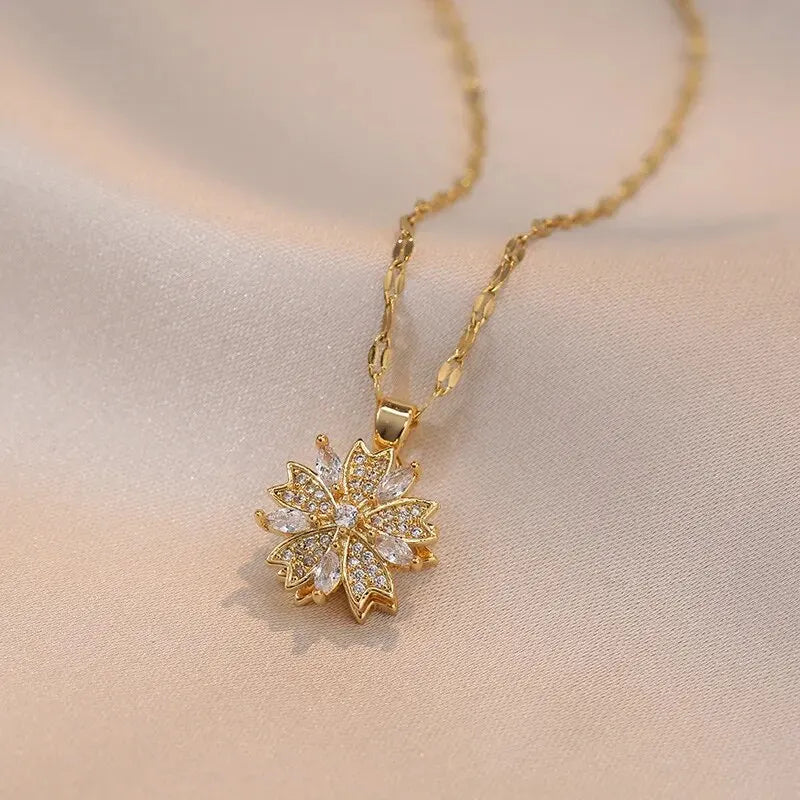 Elegant Spin Zircon Flower Pendant Necklace in Gold