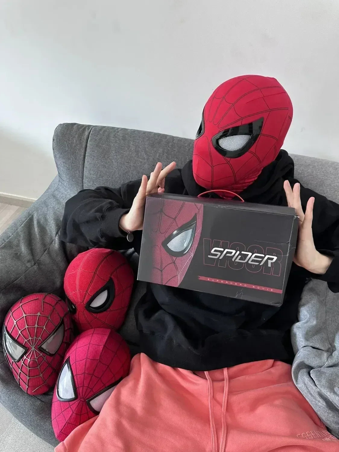 Interactive Spiderman Cosplay Mask - Remote Control Moving Eyes