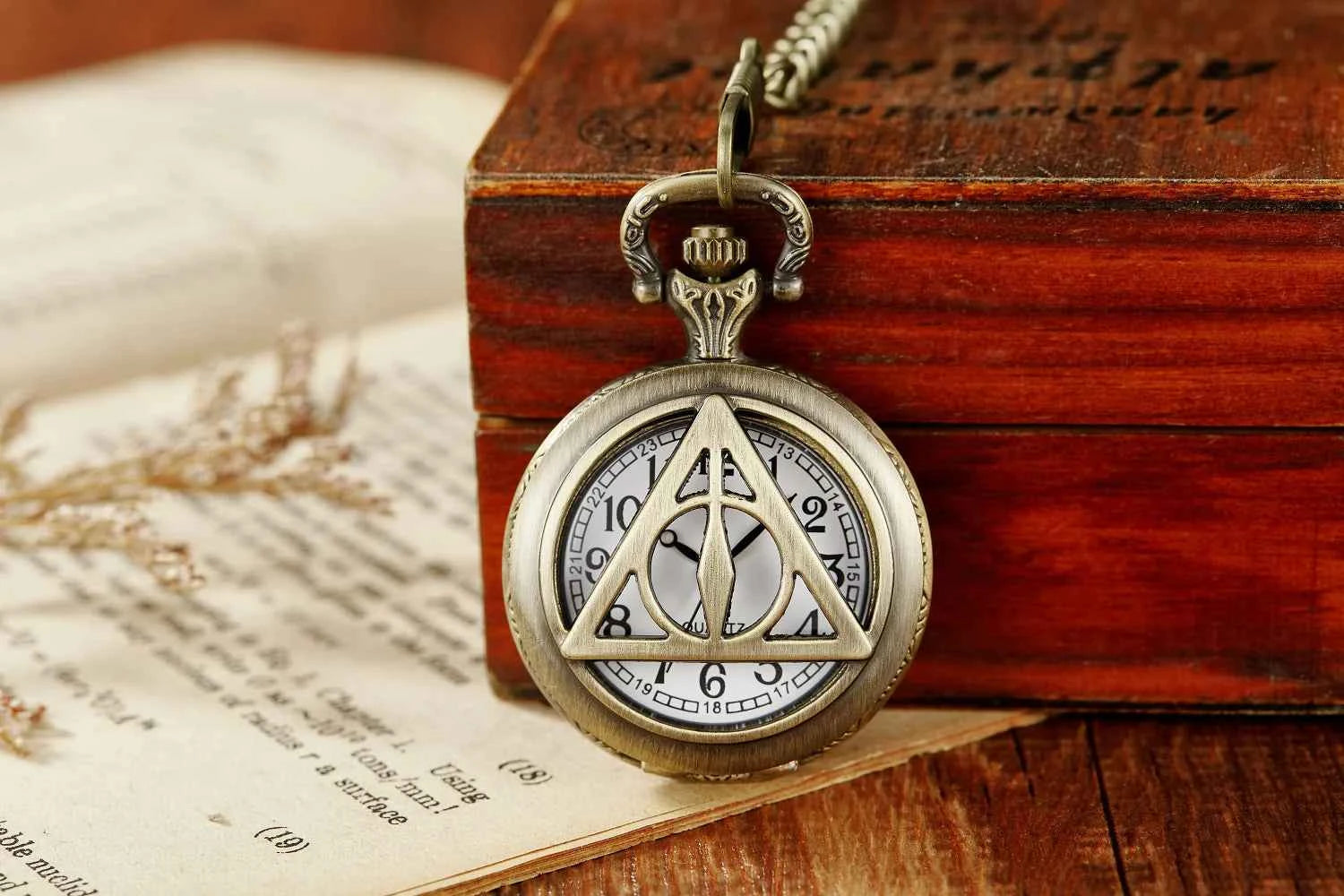Classic Hollow out Pocket Watch Bronze Moon Man/Triangle/Love/Constellation Commemorative Pocket Watch 2023