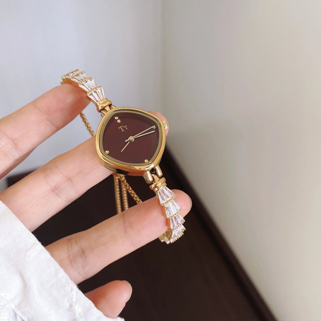 Elegant Ladies Quartz Watch - Golden Retro Bracelet Style