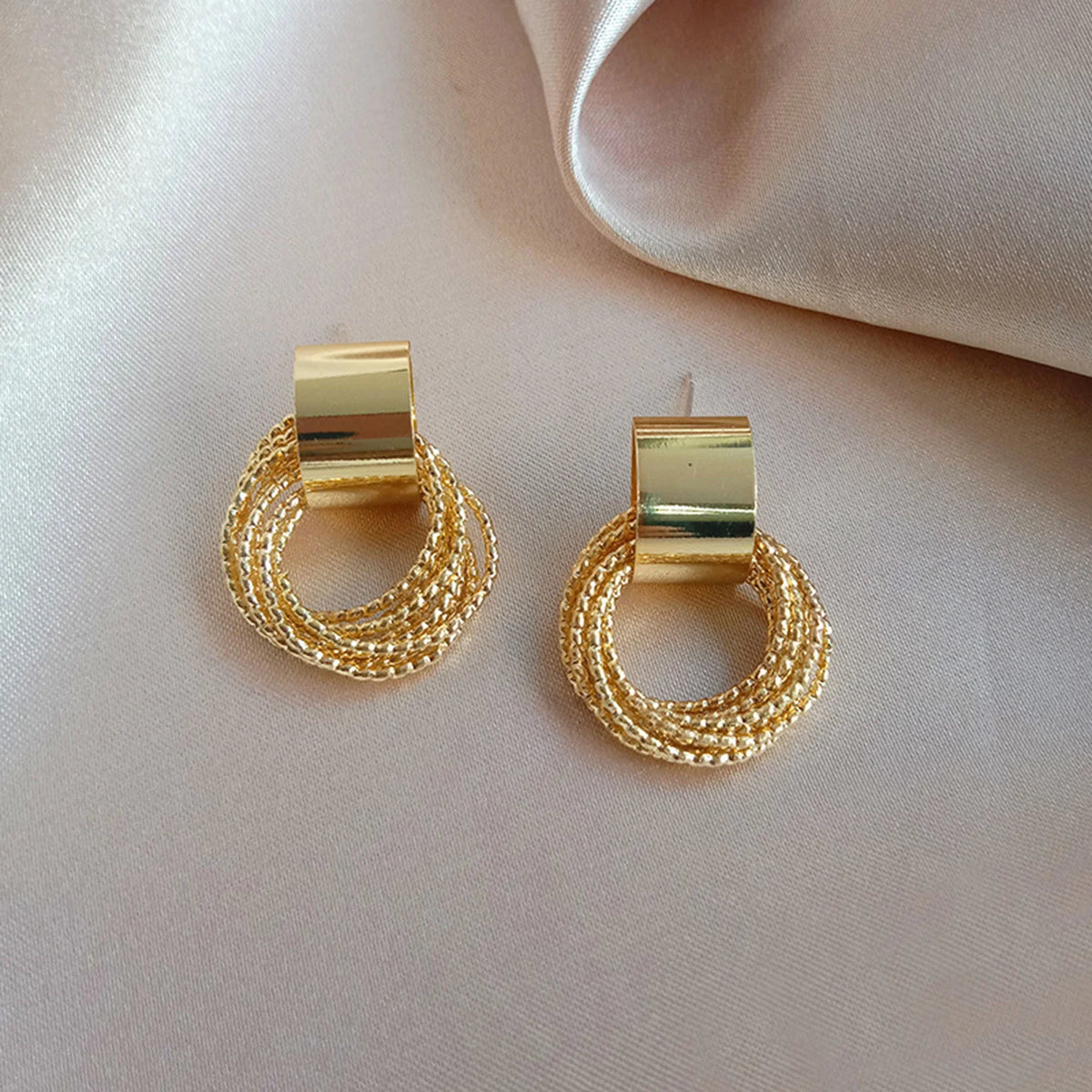 Elegant Gold Loop Earrings - Minimalist Light Luxury Jewelry