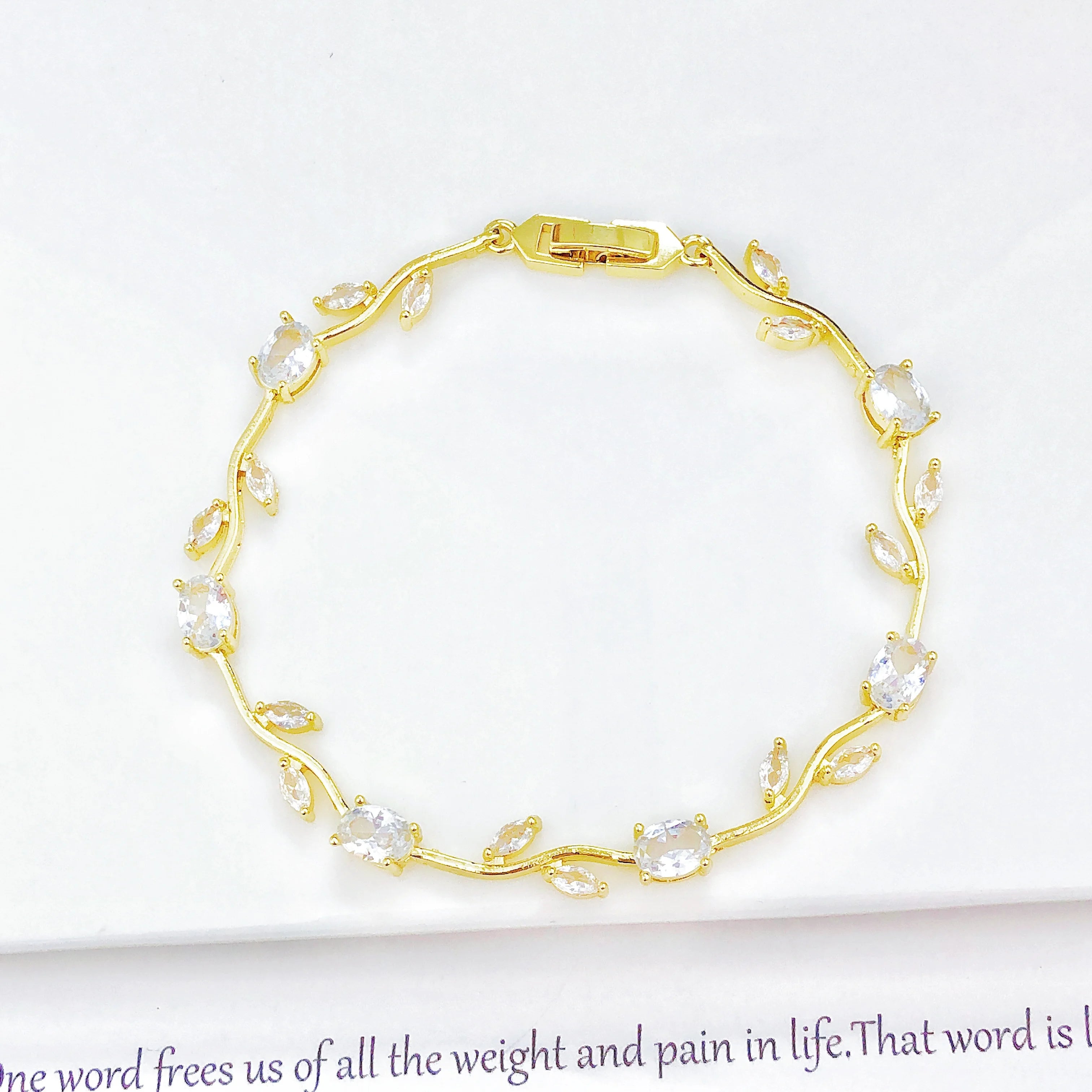 Elegant Crystal Leaf Jewelry Set - Premium Necklace & Bracelet