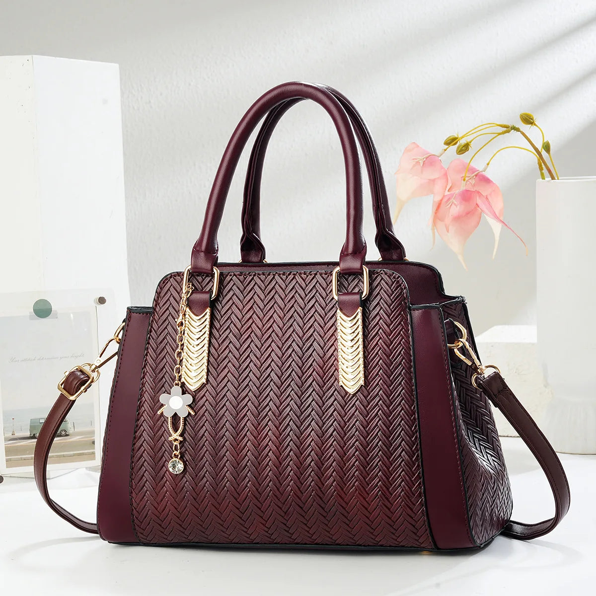 Elegant Commuter Bag - Large Capacity Single Shoulder Style