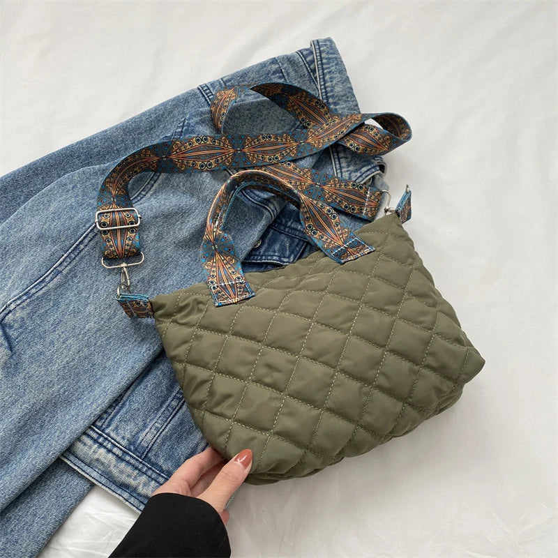 Elegant Rhombus Shoulder Bag - Spacious & Versatile