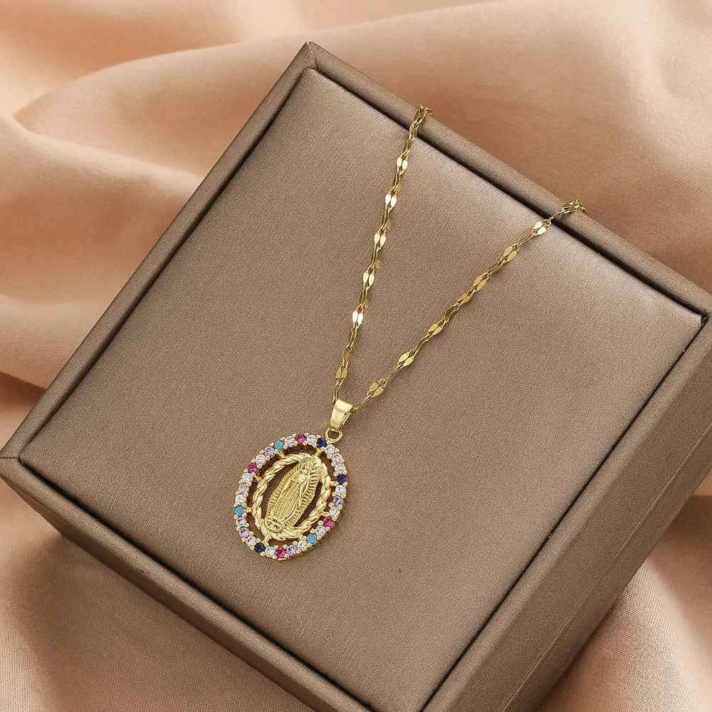 Elegant Colorful Zircon Necklace - Light & Versatile Design