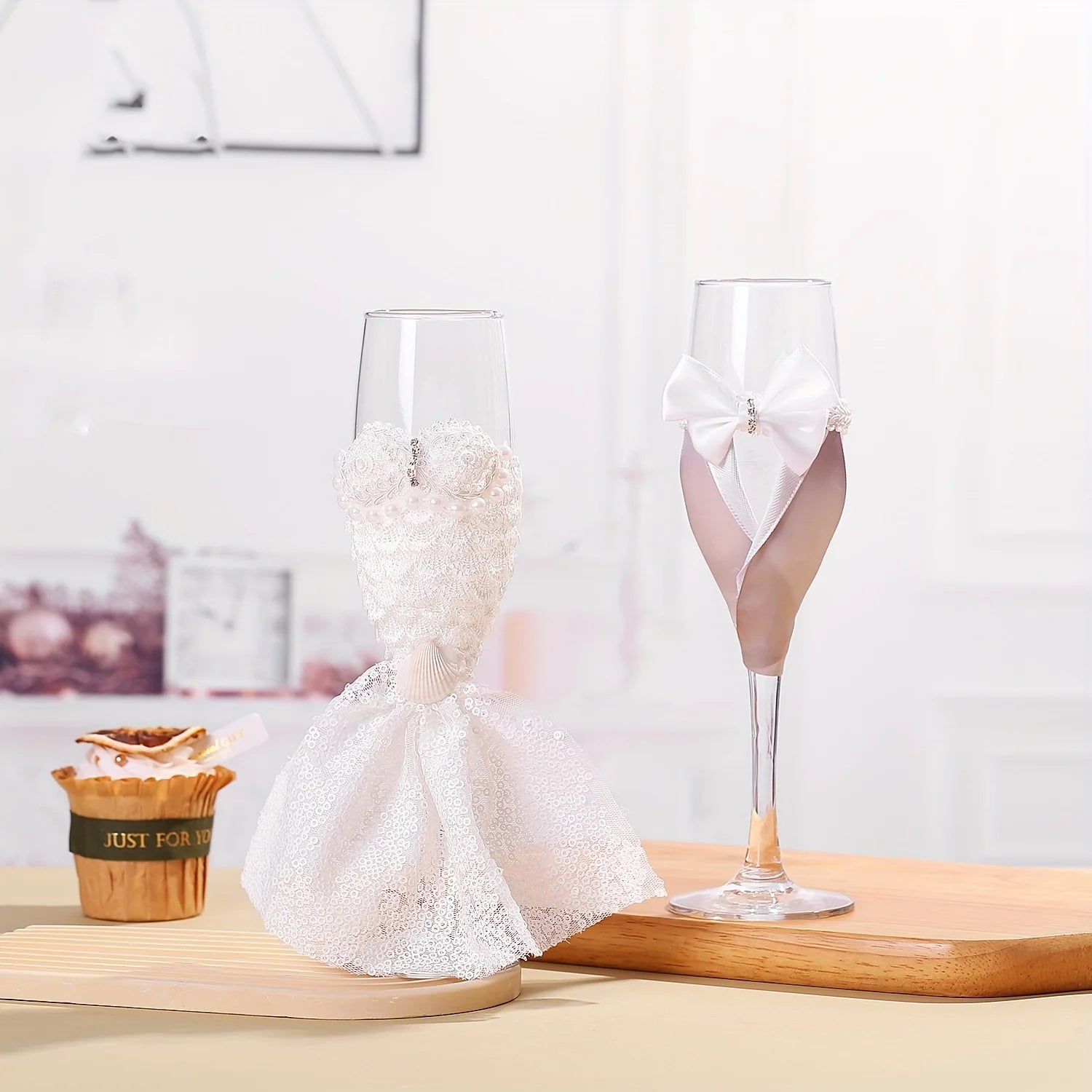 Elegant Wedding Champagne Glasses - Bride & Groom Set