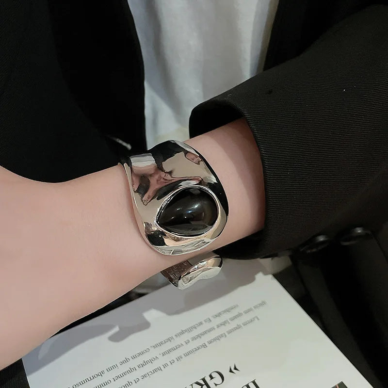 Elegant Luxury Wide Edge Bracelet - Personalized Temperament