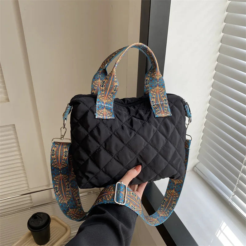Elegant Rhombus Shoulder Bag - Spacious & Versatile