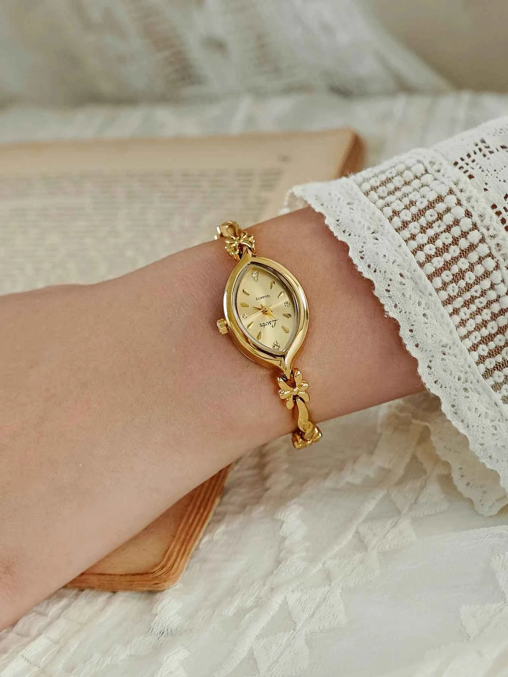 Elegant French-Style Retro Small Dial Gold Women's Watch