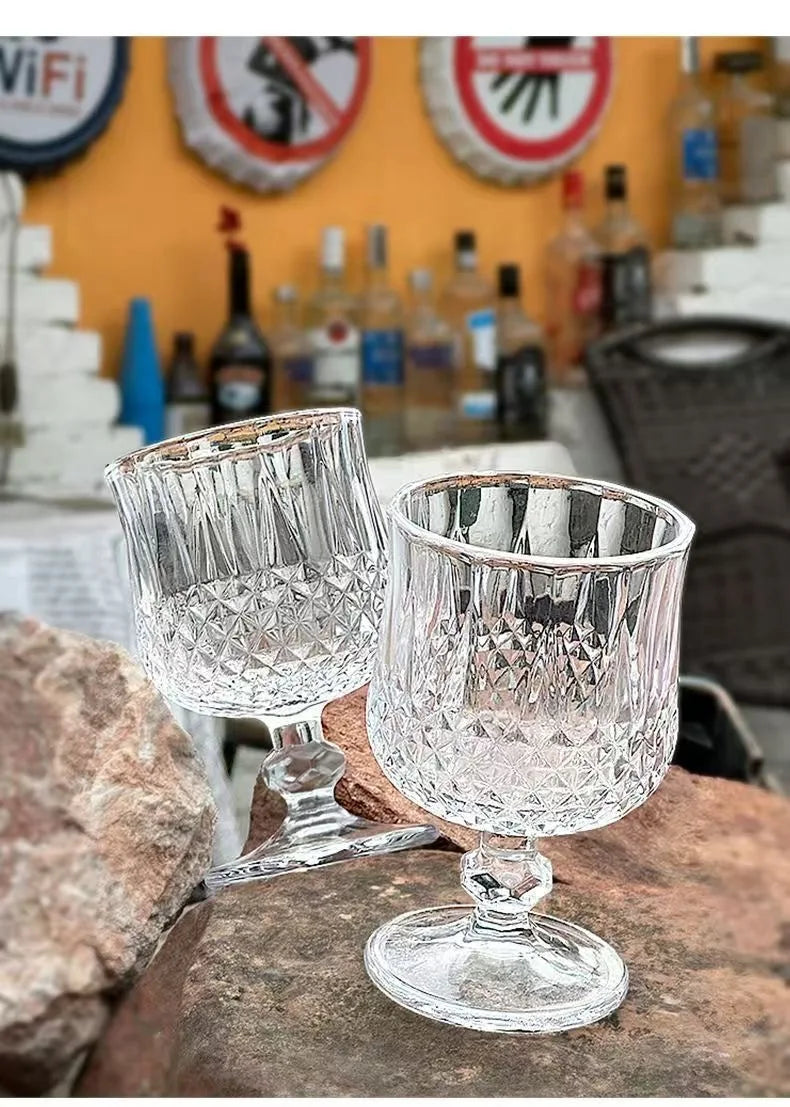Elegant Vintage Red Wine Glass - High-Stem & Transparent