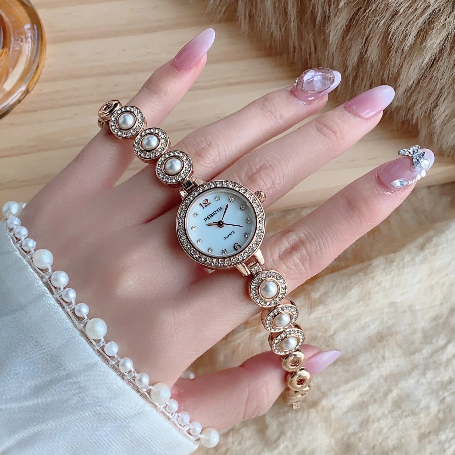 Elegant Pearl Bracelet Women's Watch - Diamond Quartz